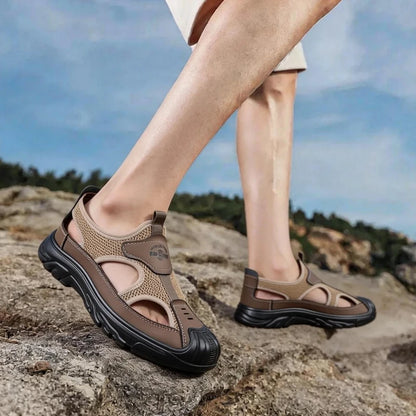 Breathable men's hooded sandals with hollowed out mesh holes, outdoor lightweight sports and leisure beach shoes